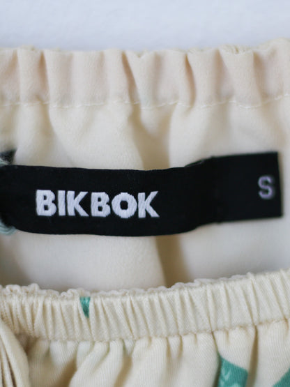 BikBok, Blommig klänning